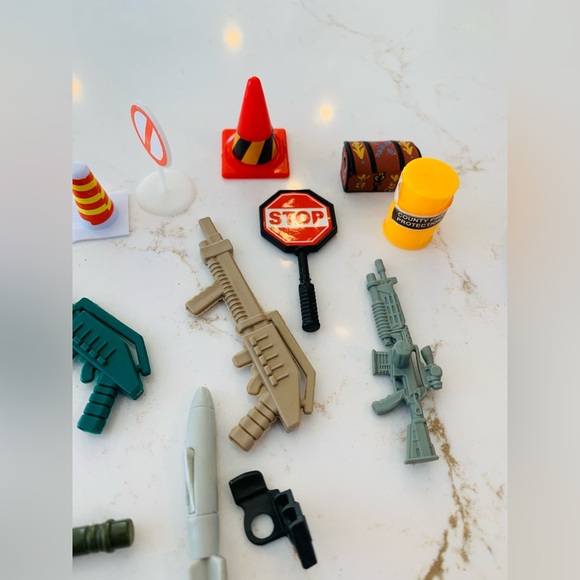 Vintage GI Joe Action Figure Lot w/ Mixed Toy Soldiers & Accessories. - Picture 6 of 10